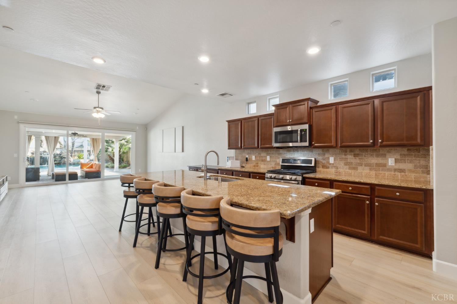 1999 W Hayward St W, Hanford, CA 93230