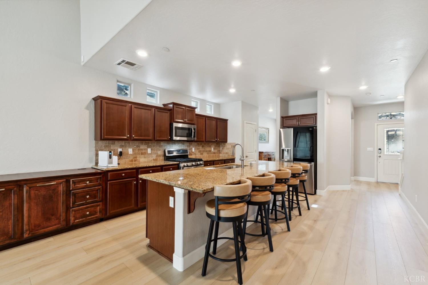 1999 W Hayward St W, Hanford, CA 93230