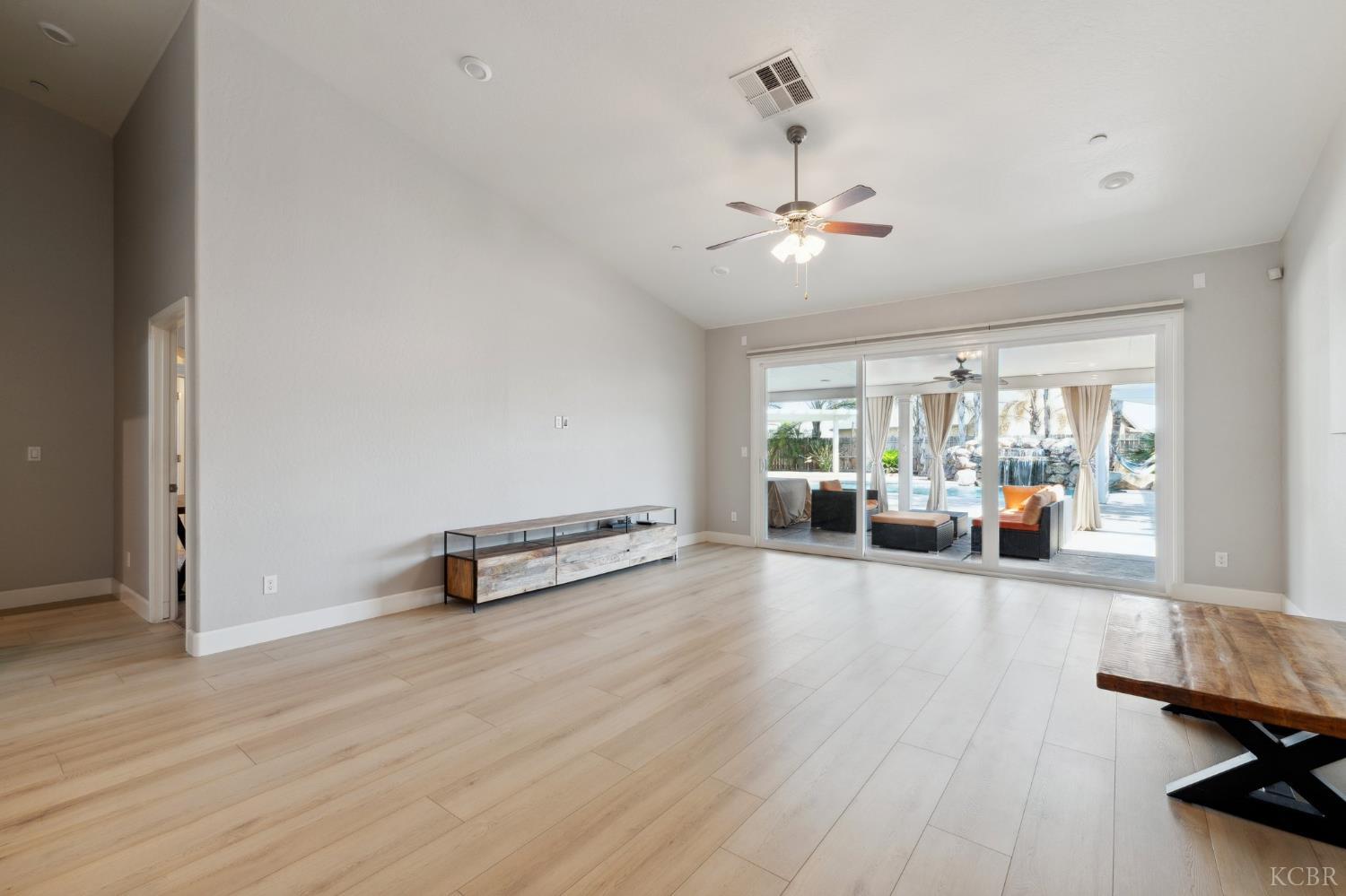 1999 W Hayward St W, Hanford, CA 93230