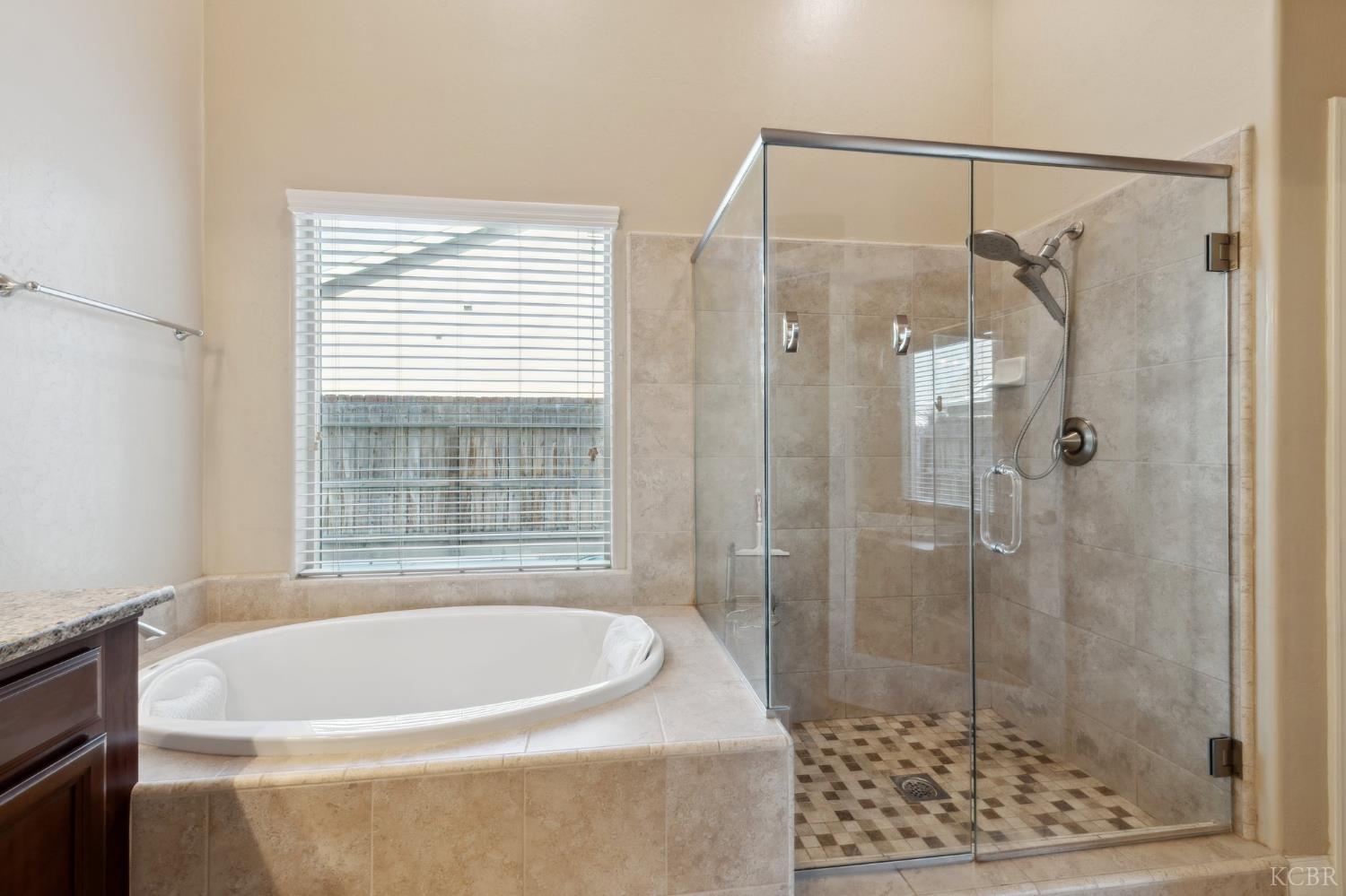 1999 W Hayward St W, Hanford, CA 93230