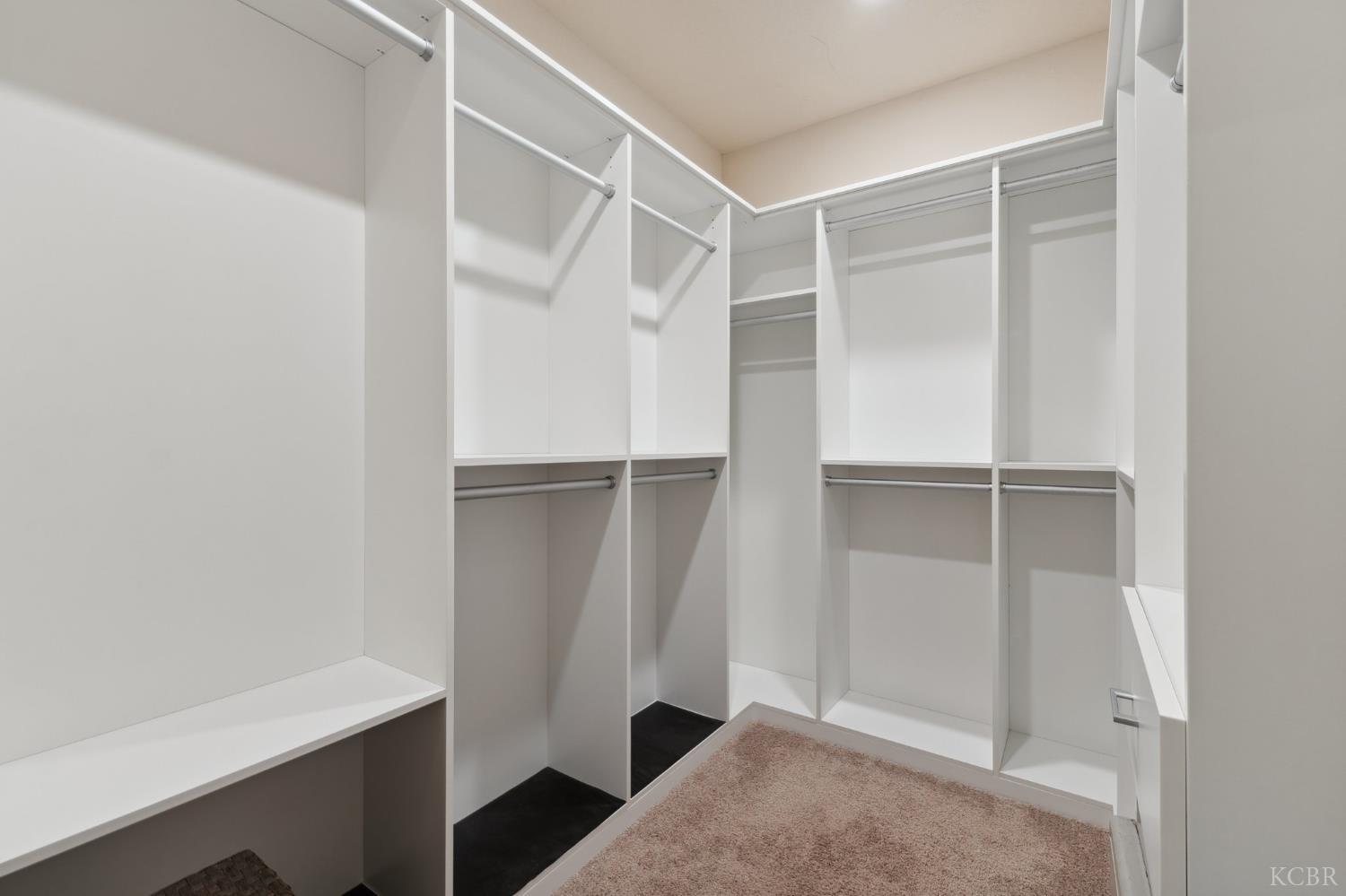 1999 W Hayward St W, Hanford, CA 93230