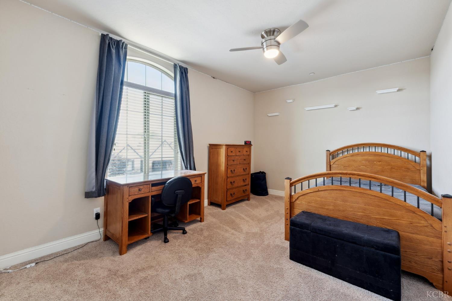 1999 W Hayward St W, Hanford, CA 93230