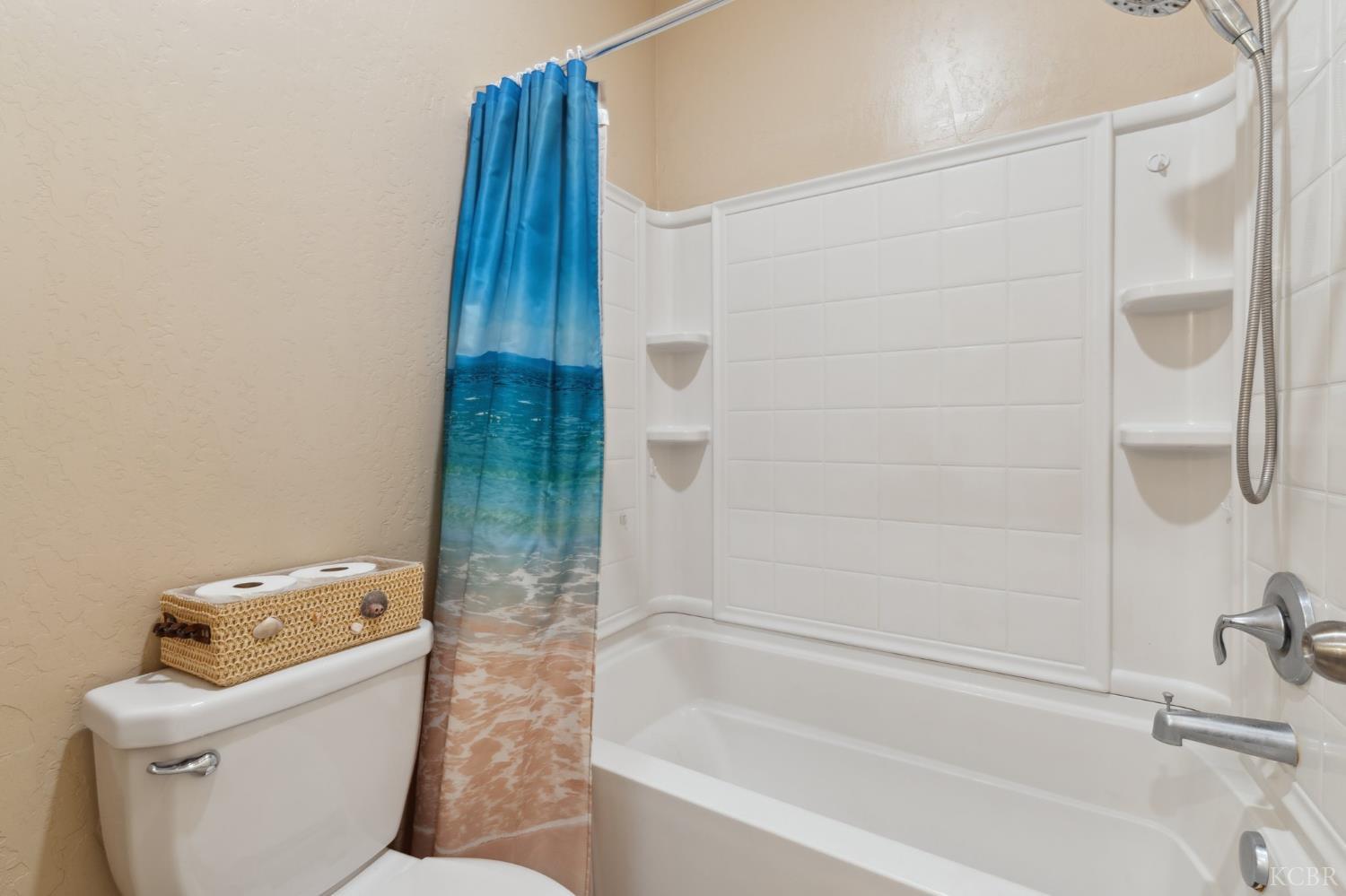 1999 W Hayward St W, Hanford, CA 93230