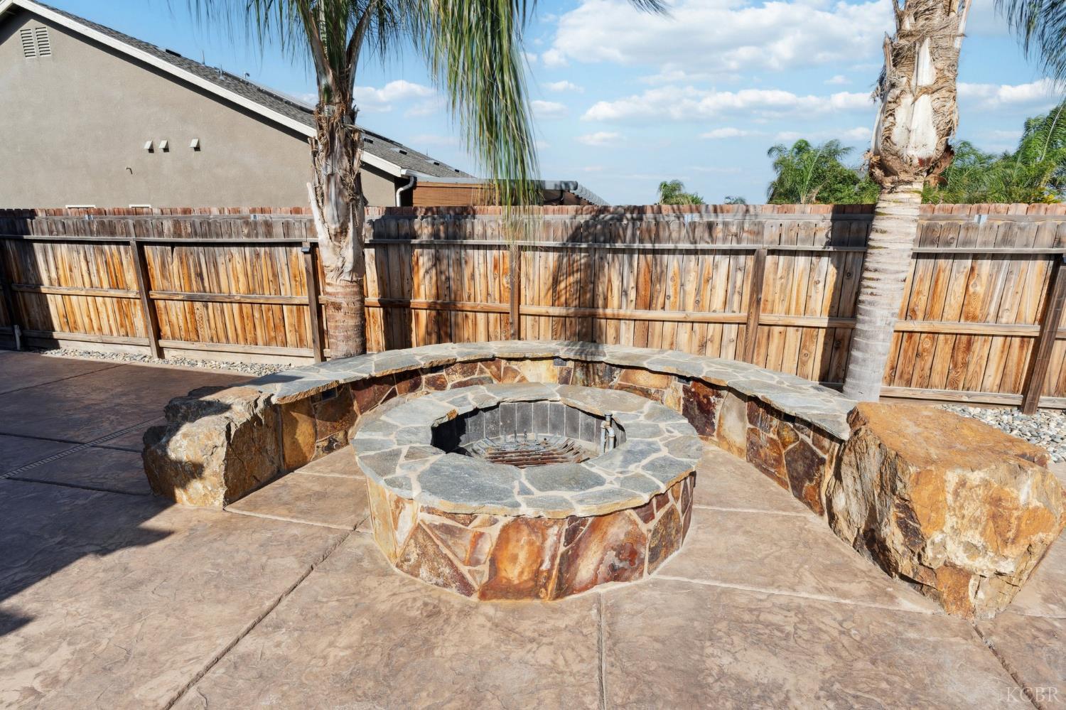 1999 W Hayward St W, Hanford, CA 93230