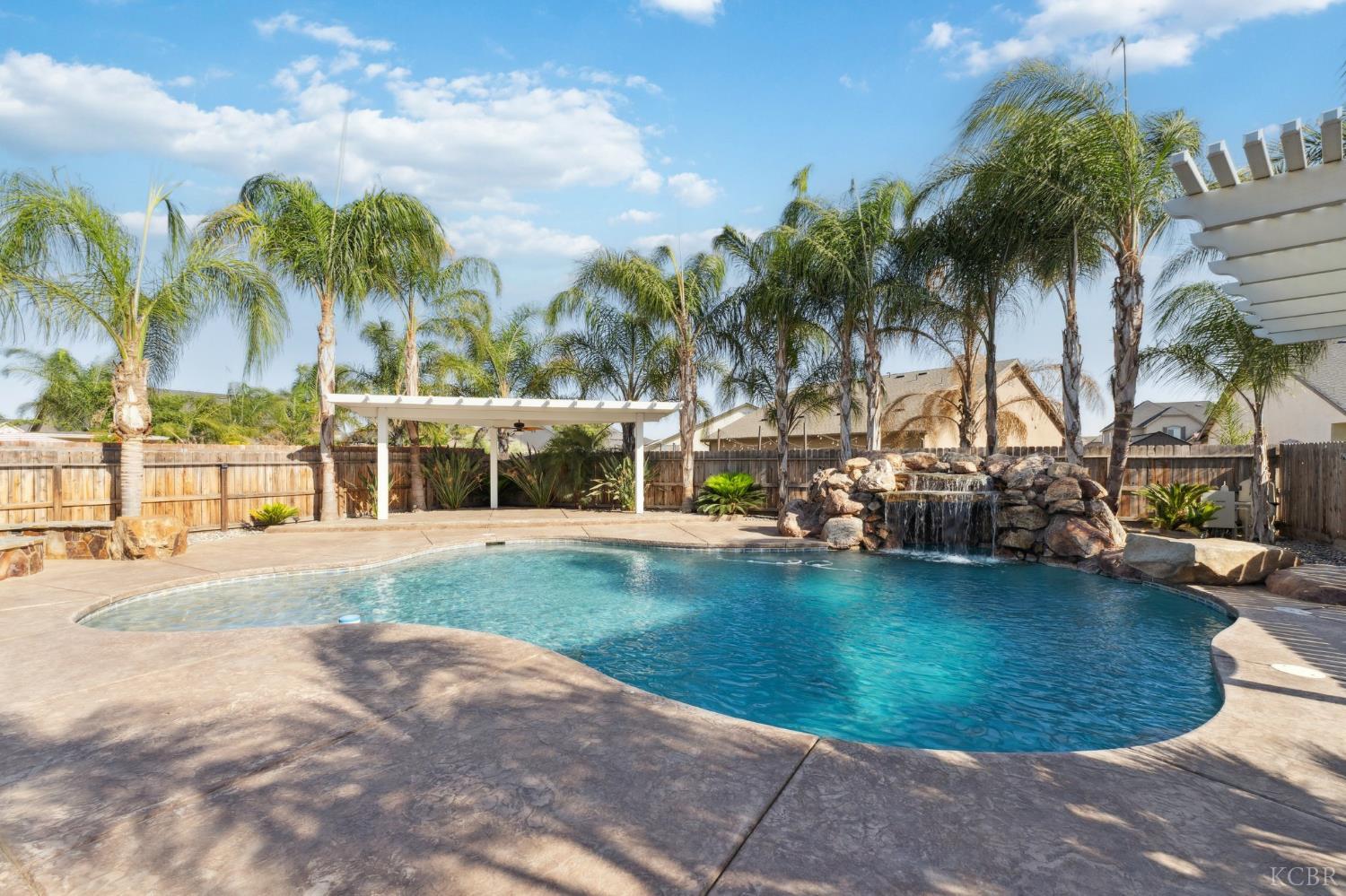 1999 W Hayward St W, Hanford, CA 93230