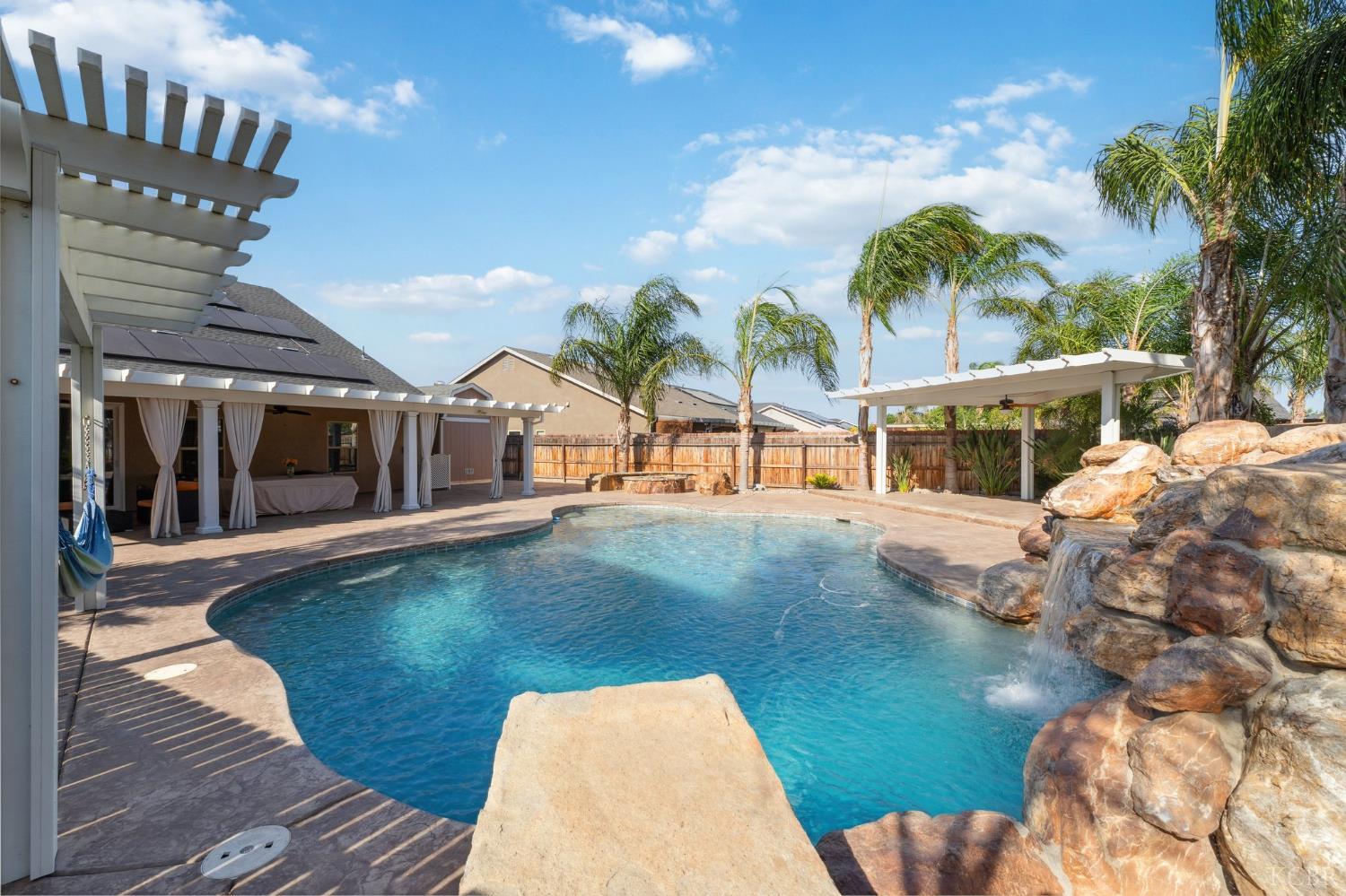 1999 W Hayward St W, Hanford, CA 93230