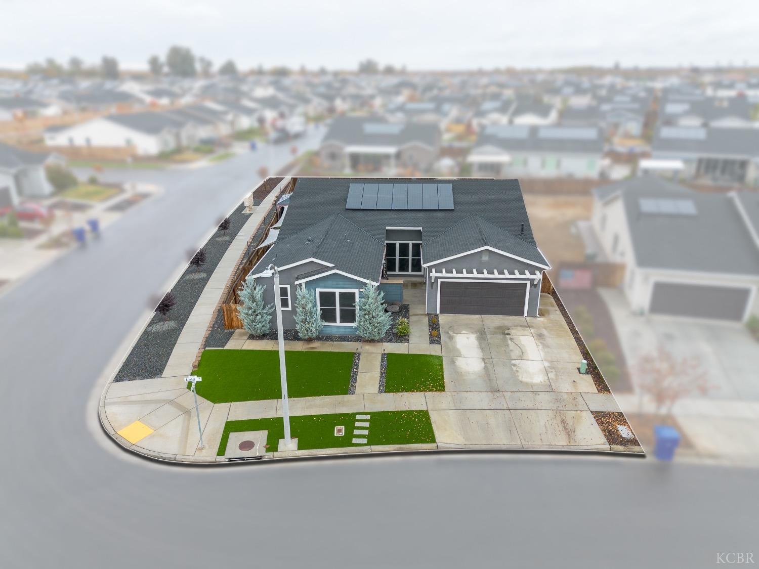 2476 W Bristol Ln, Hanford, CA 93230