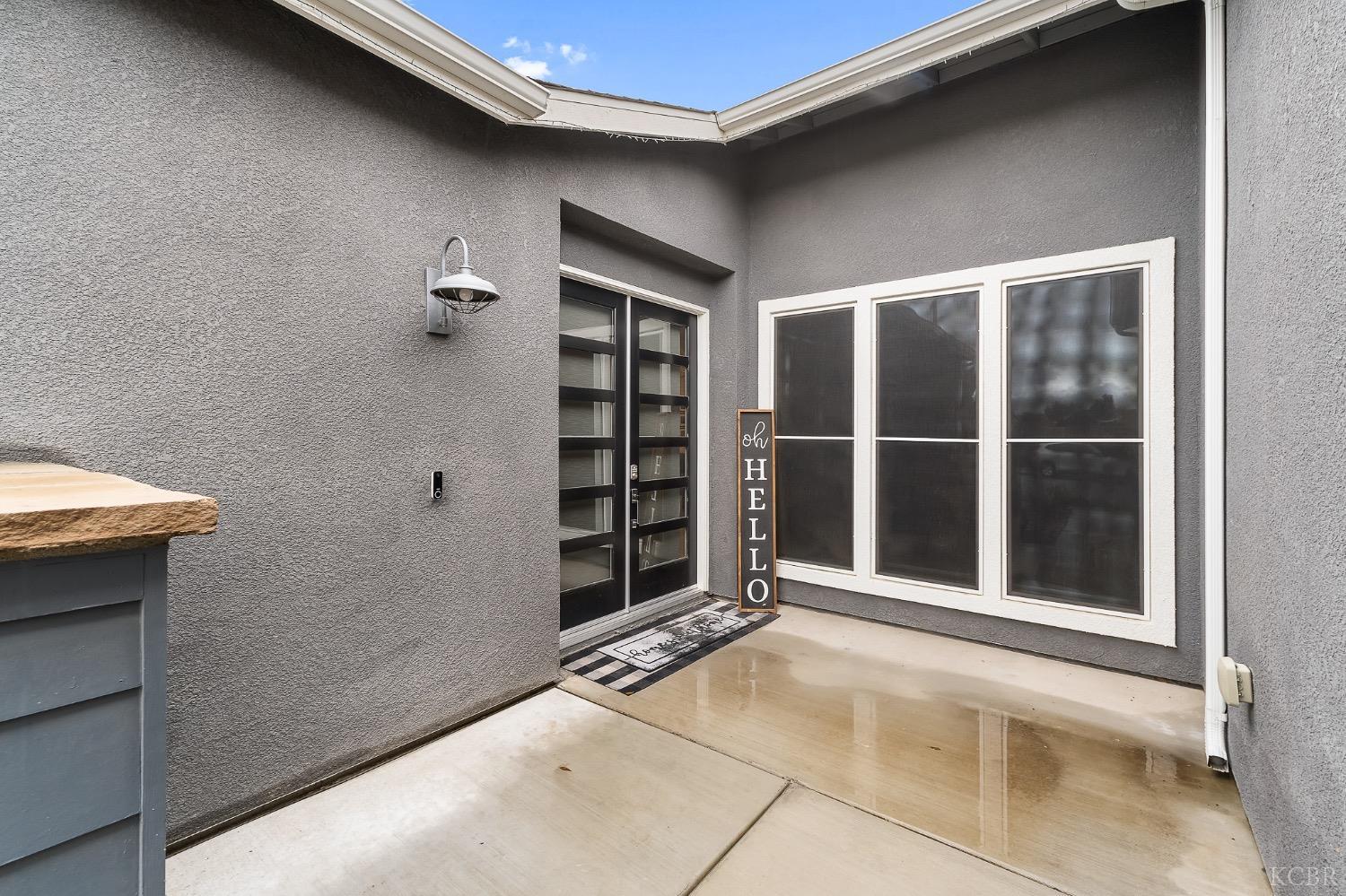 2476 W Bristol Ln, Hanford, CA 93230