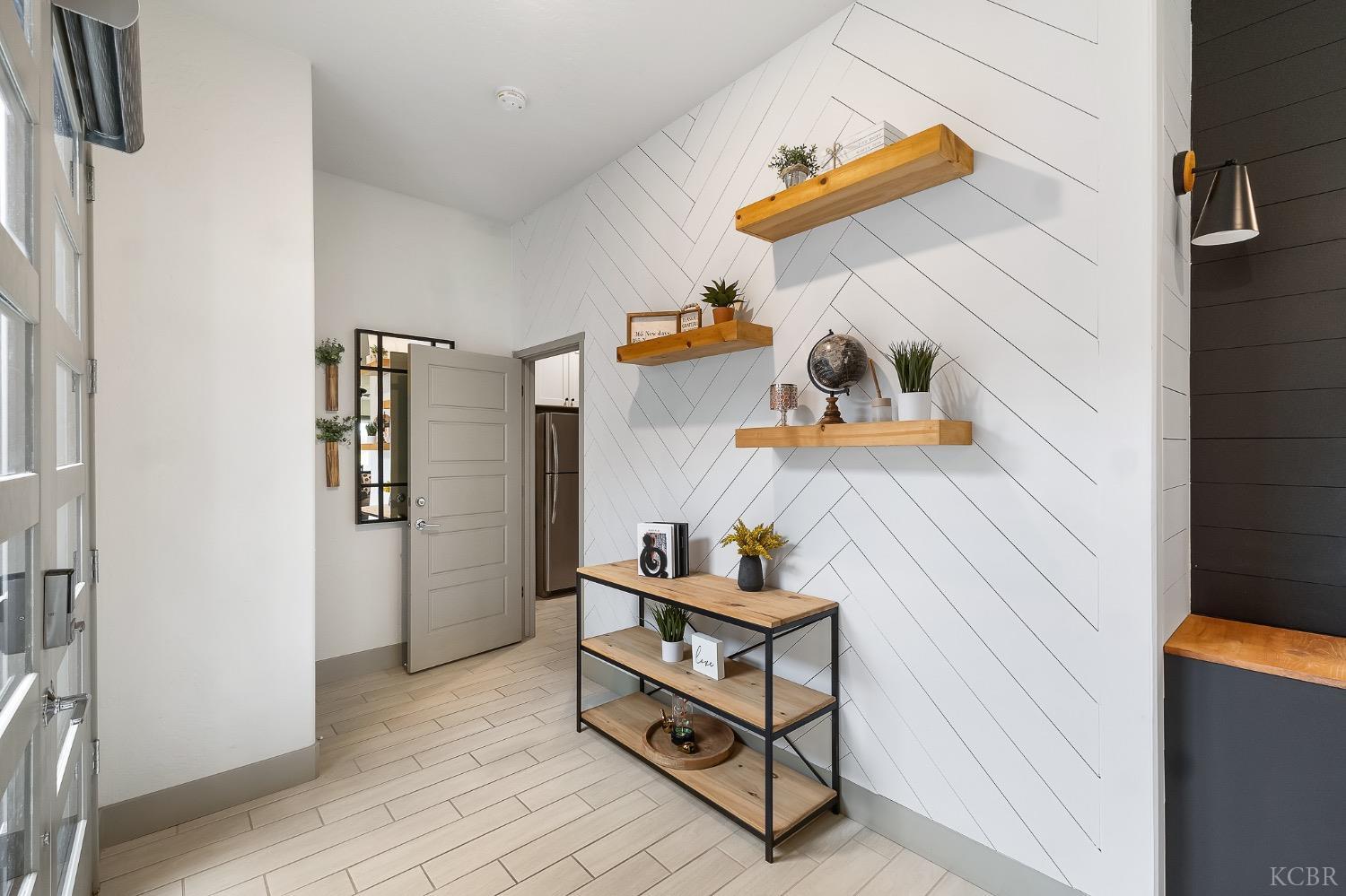 2476 W Bristol Ln, Hanford, CA 93230