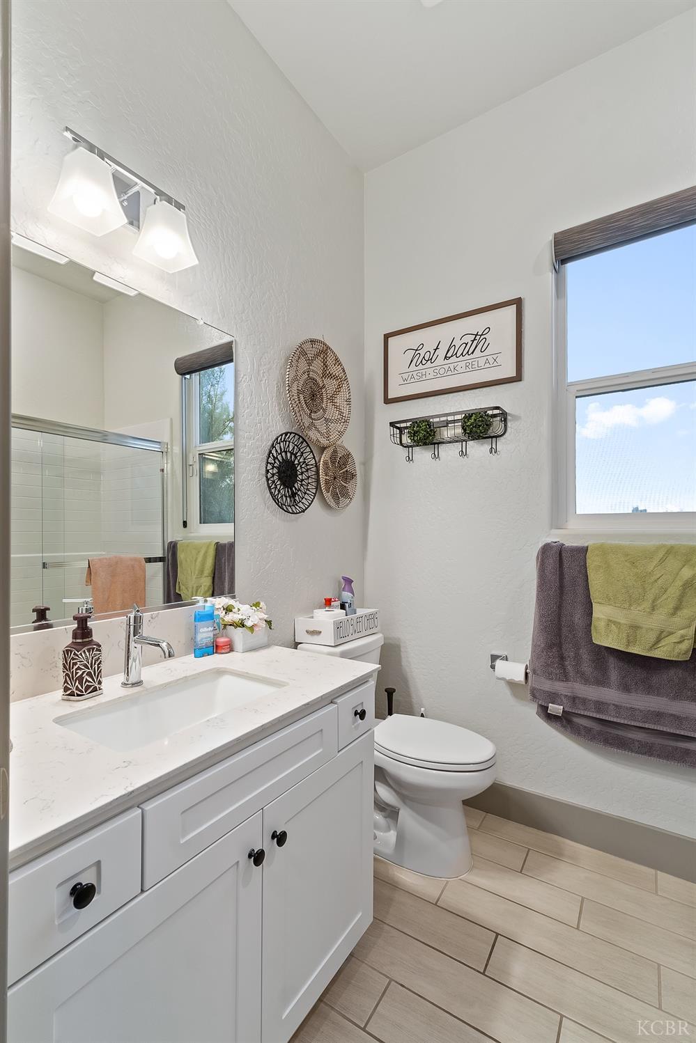 2476 W Bristol Ln, Hanford, CA 93230