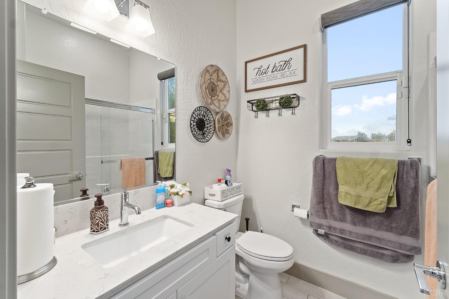 2476 W Bristol Ln, Hanford, CA 93230