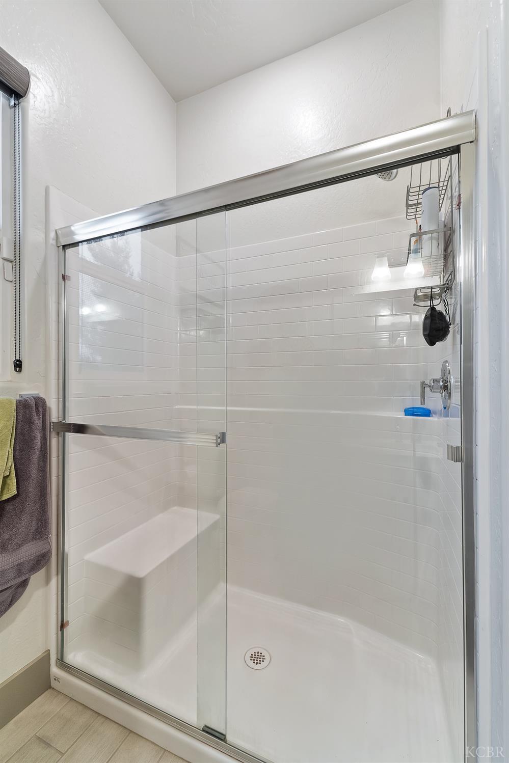 2476 W Bristol Ln, Hanford, CA 93230