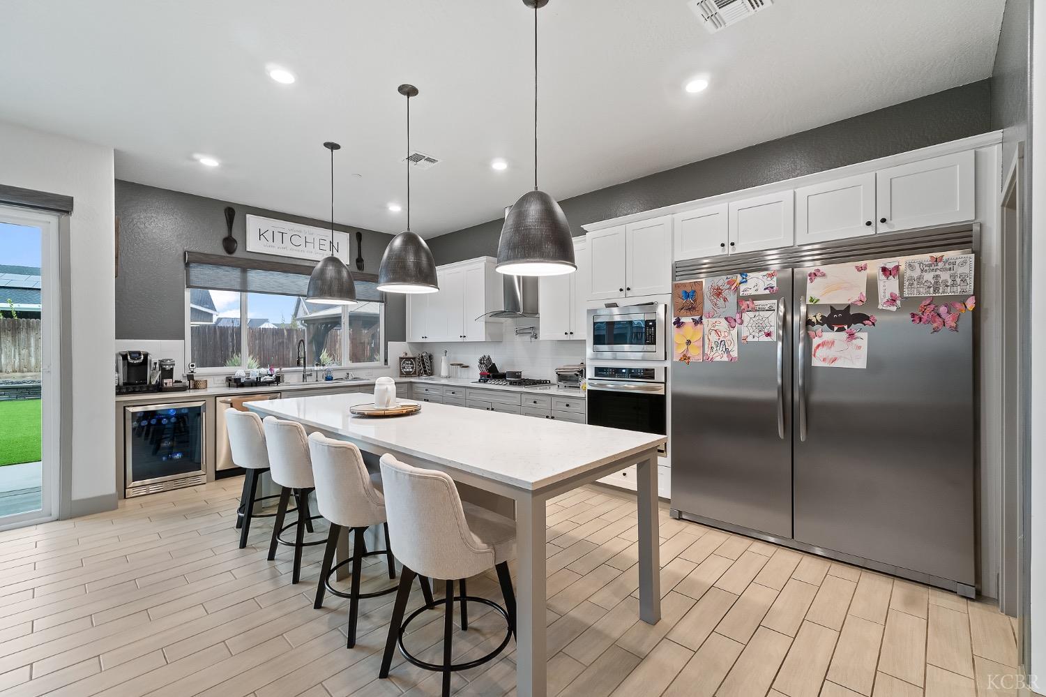 2476 W Bristol Ln, Hanford, CA 93230