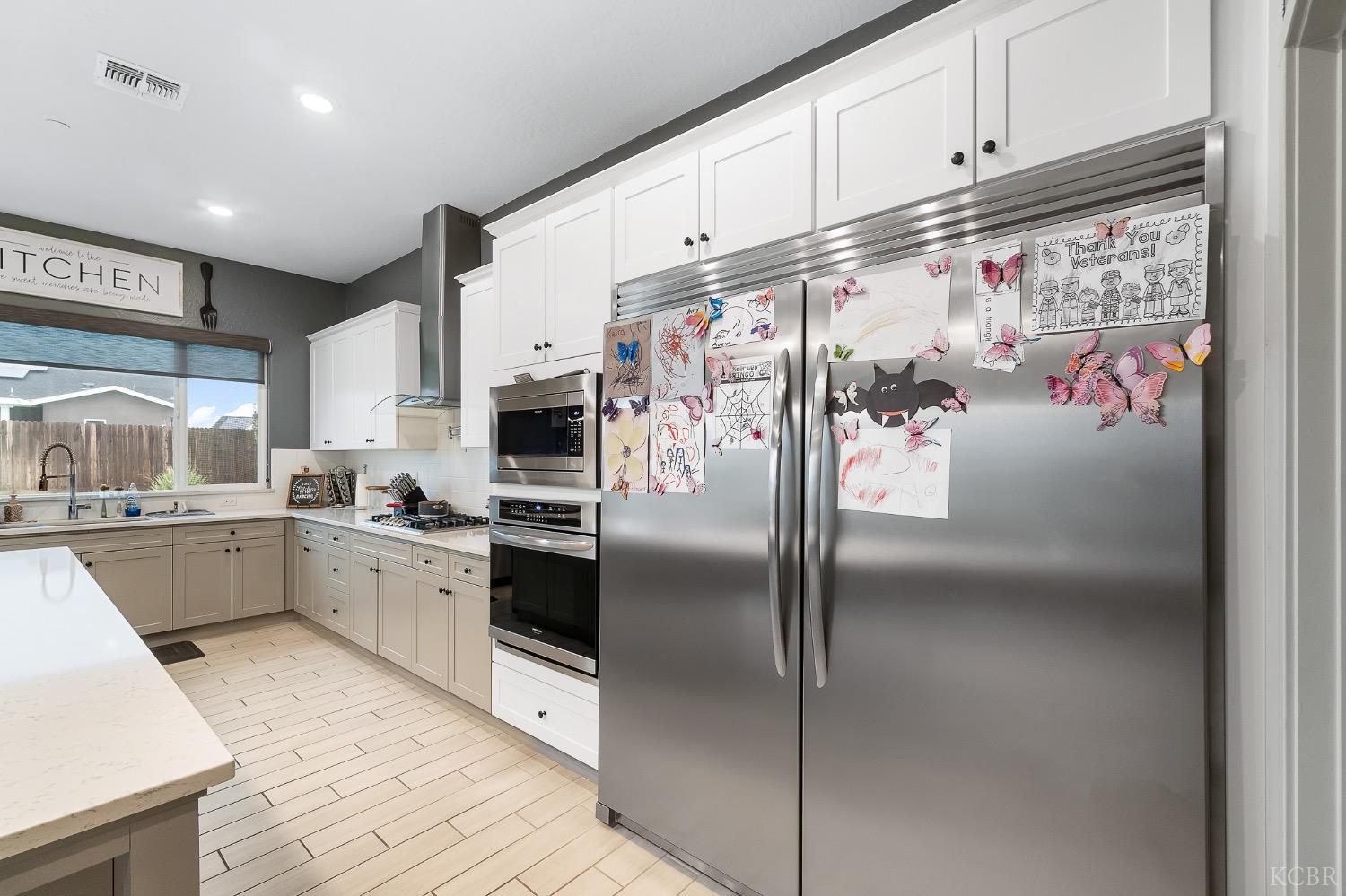 2476 W Bristol Ln, Hanford, CA 93230