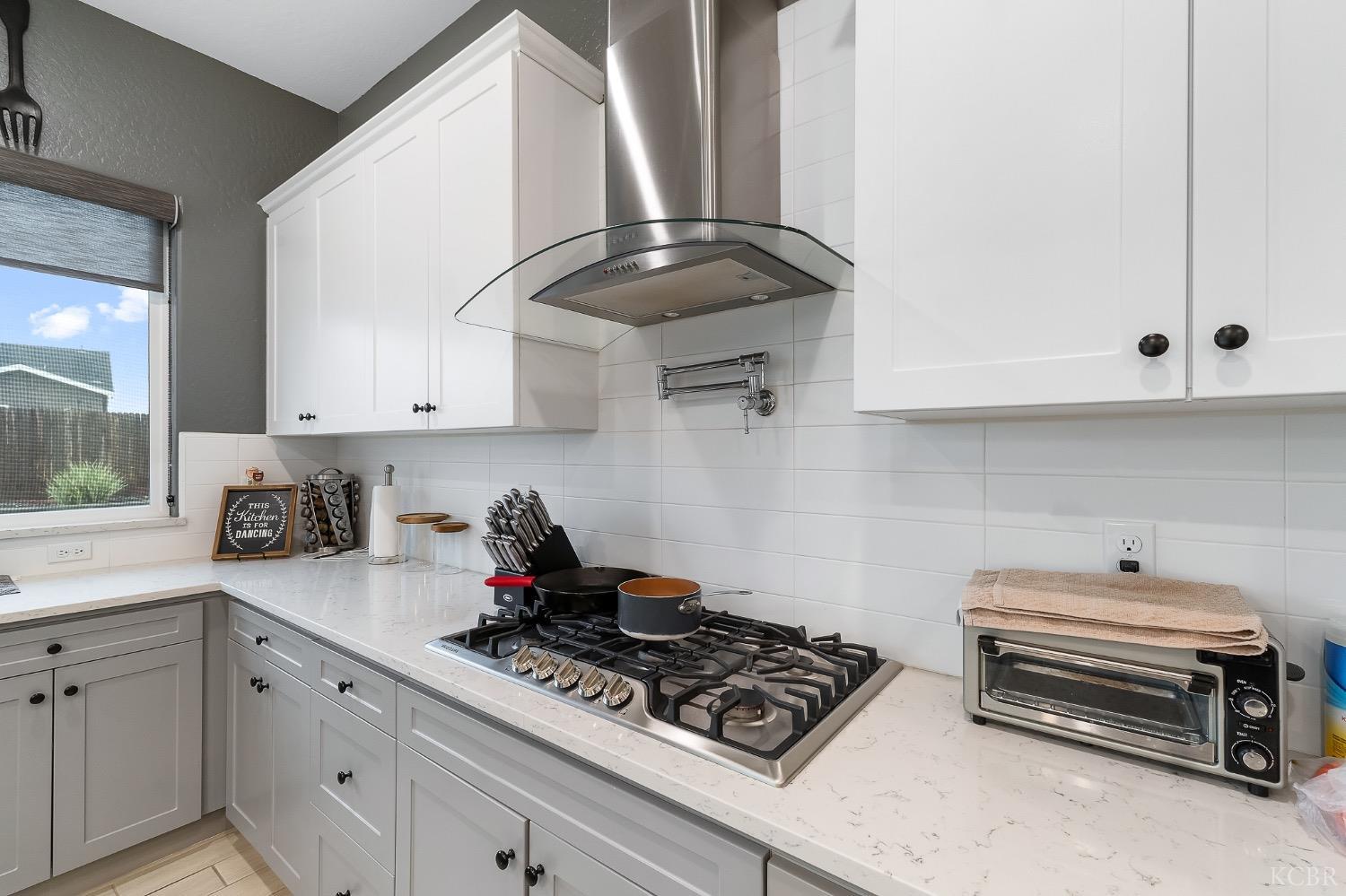 2476 W Bristol Ln, Hanford, CA 93230