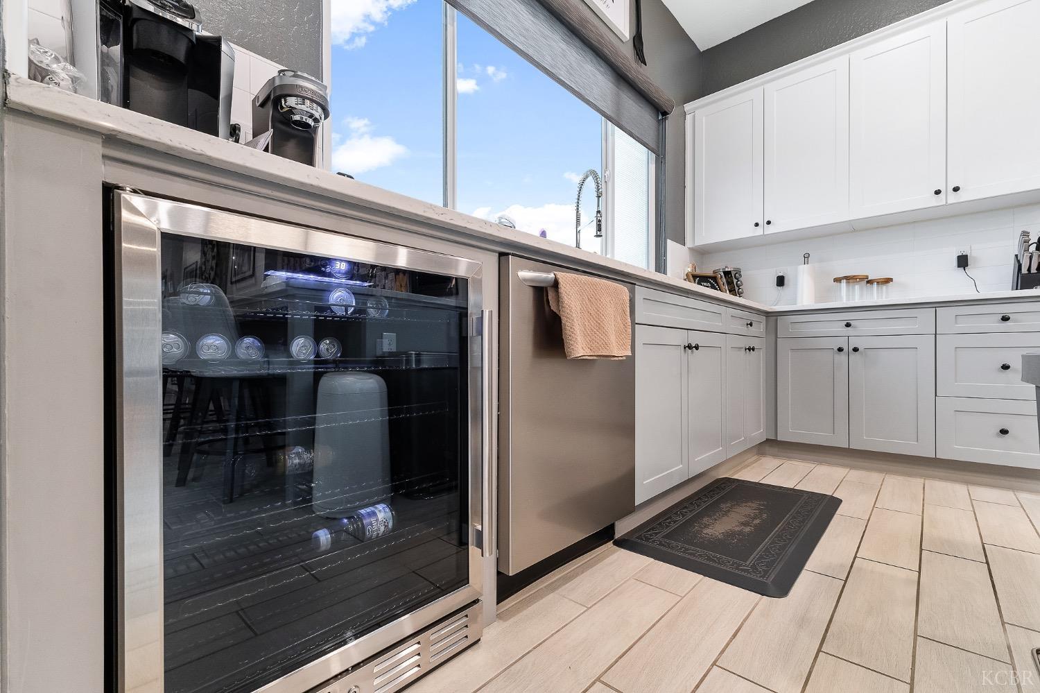 2476 W Bristol Ln, Hanford, CA 93230