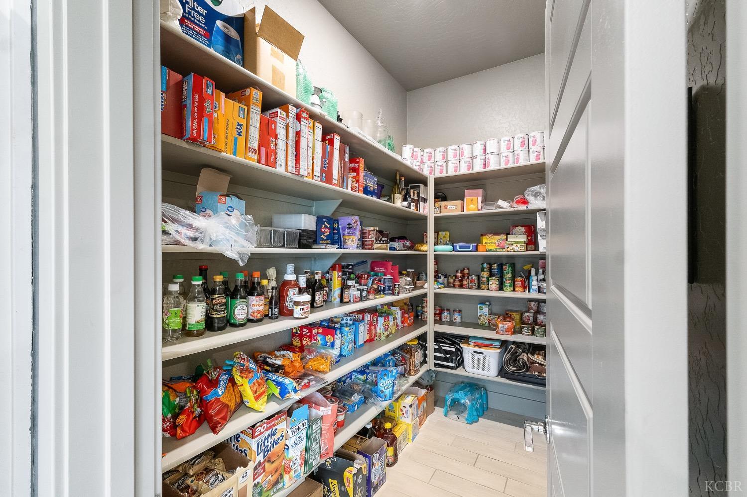 2476 W Bristol Ln, Hanford, CA 93230