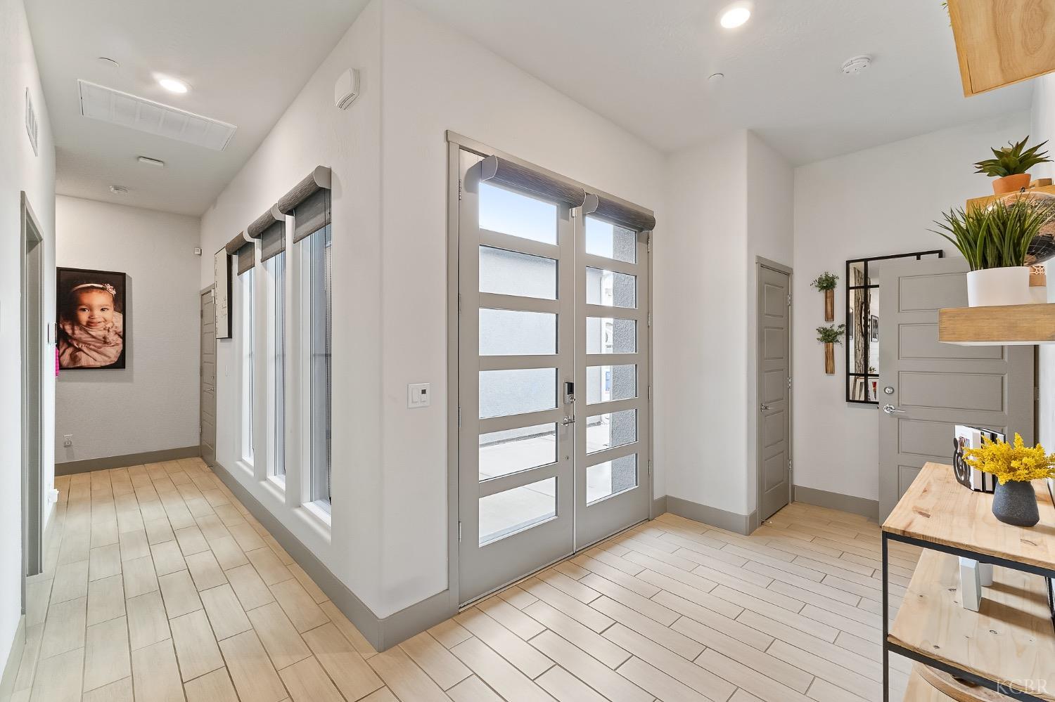 2476 W Bristol Ln, Hanford, CA 93230