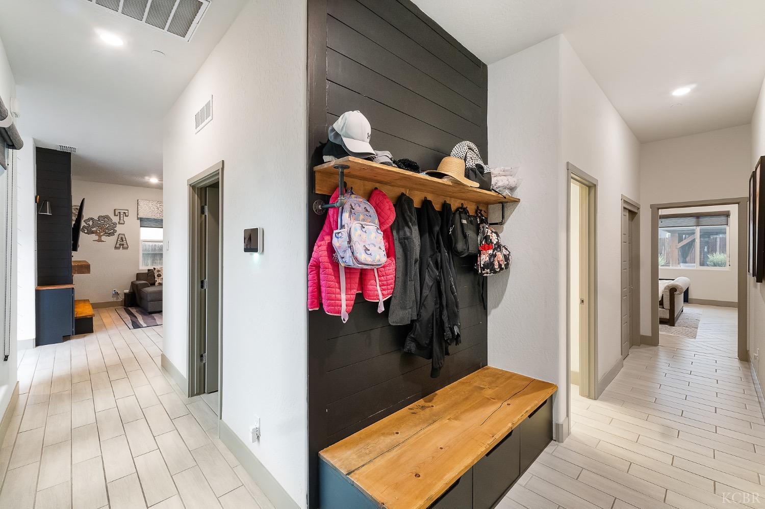 2476 W Bristol Ln, Hanford, CA 93230