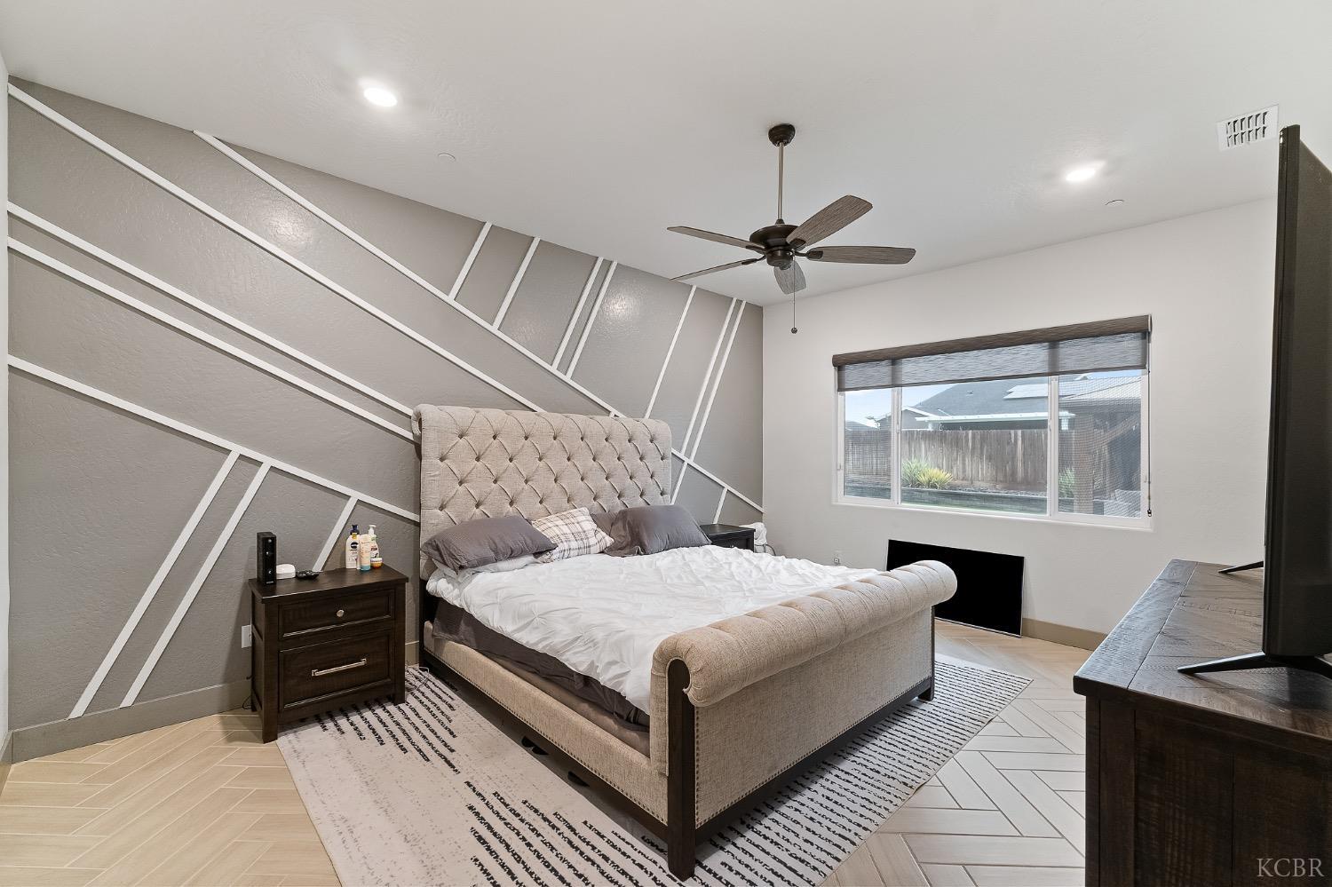 2476 W Bristol Ln, Hanford, CA 93230