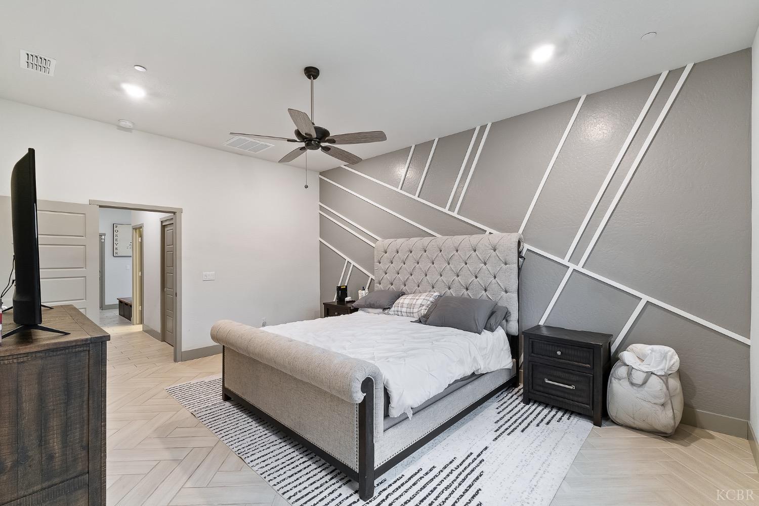 2476 W Bristol Ln, Hanford, CA 93230