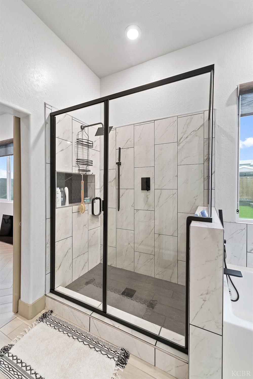 2476 W Bristol Ln, Hanford, CA 93230