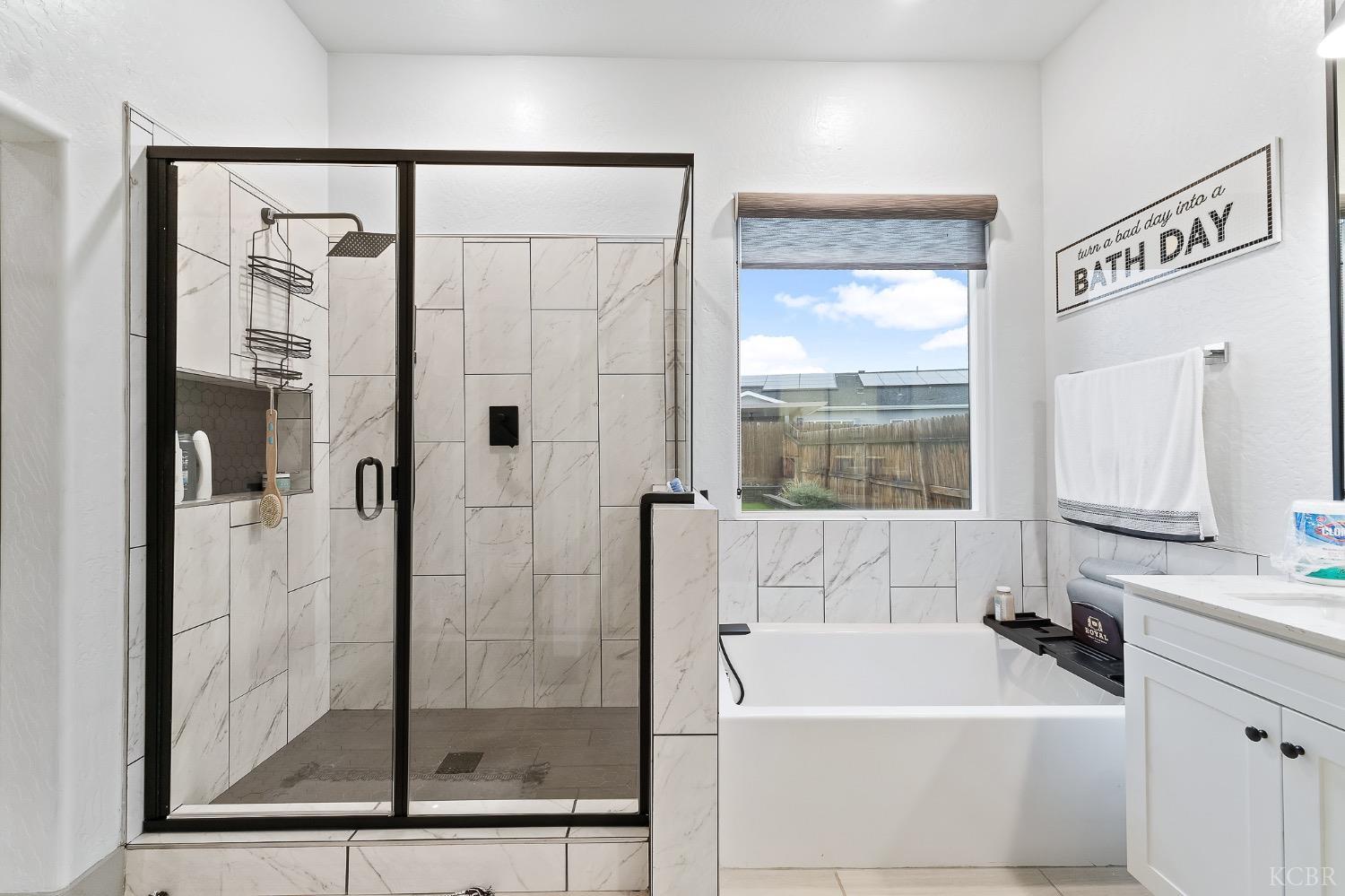 2476 W Bristol Ln, Hanford, CA 93230