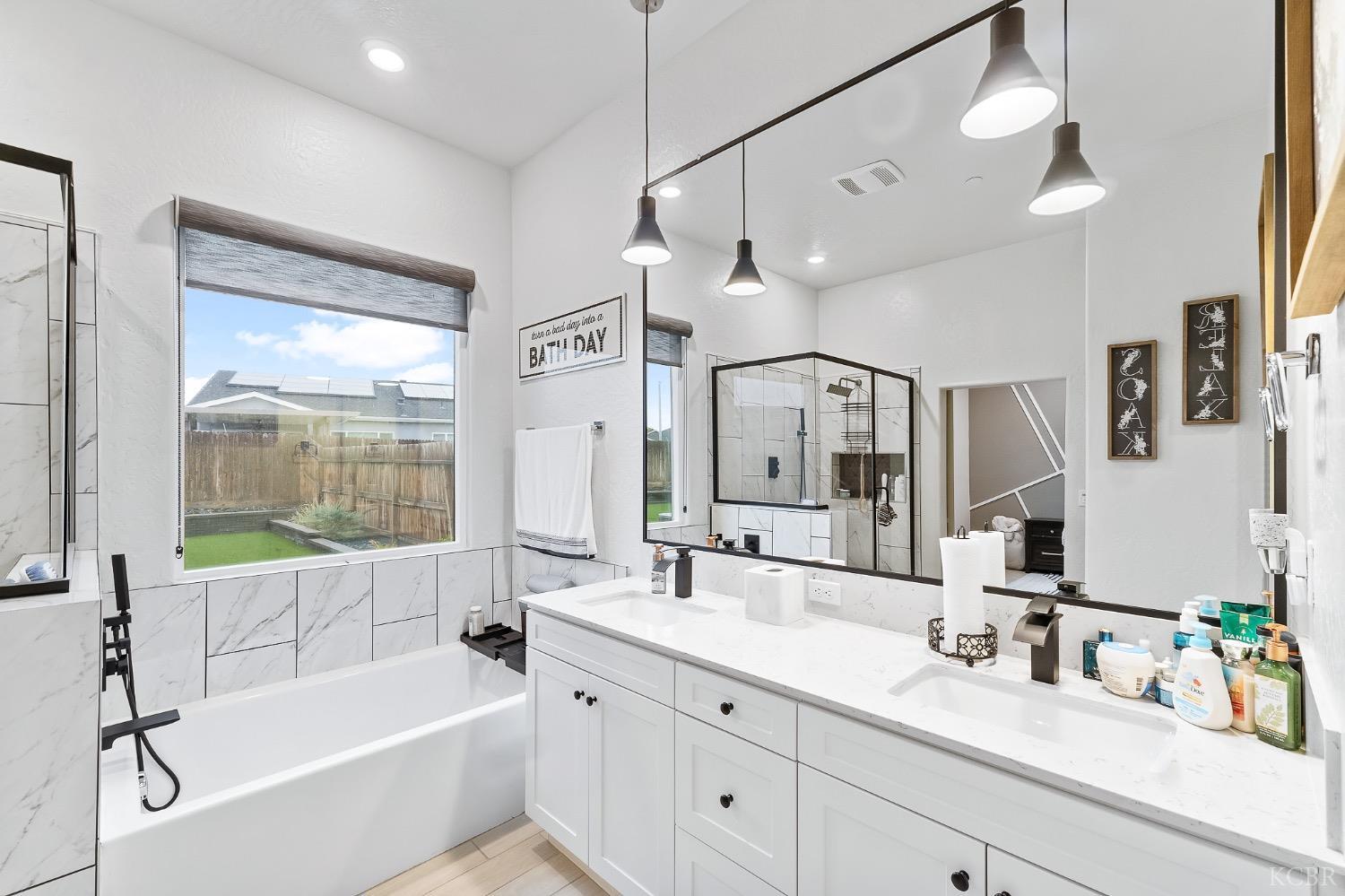 2476 W Bristol Ln, Hanford, CA 93230