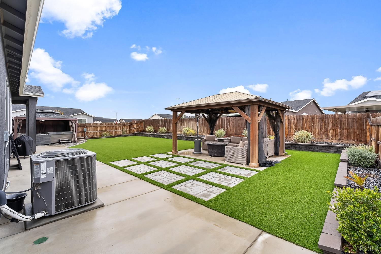 2476 W Bristol Ln, Hanford, CA 93230