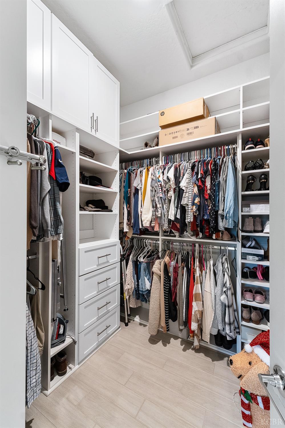 2476 W Bristol Ln, Hanford, CA 93230