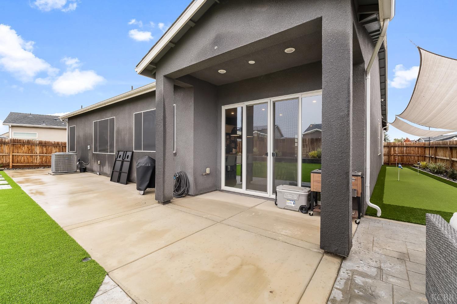 2476 W Bristol Ln, Hanford, CA 93230