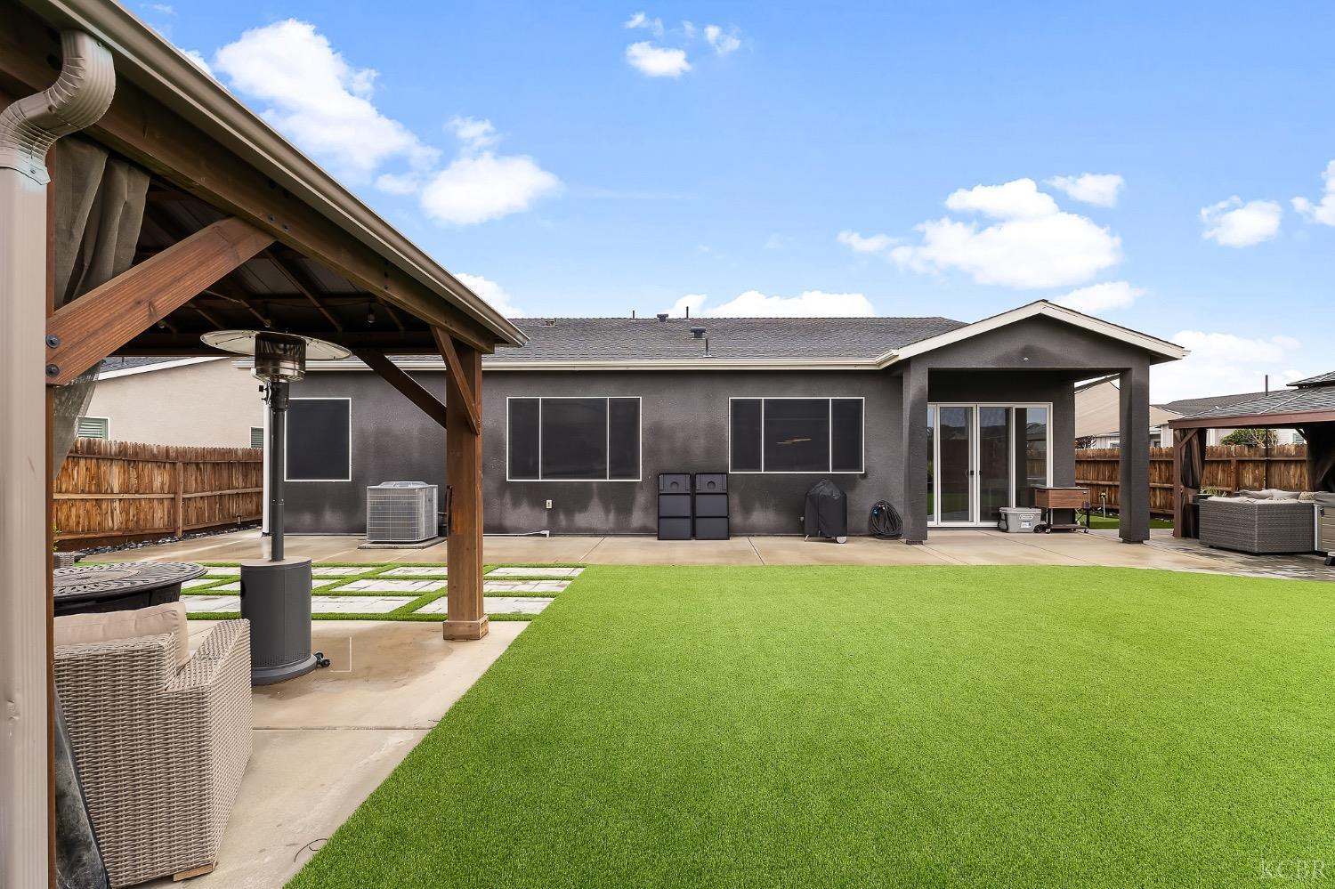 2476 W Bristol Ln, Hanford, CA 93230