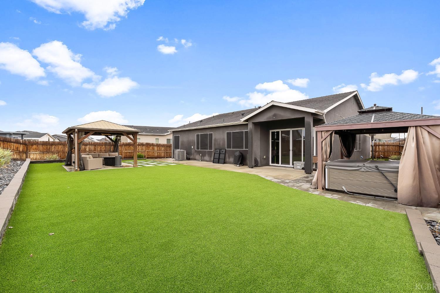 2476 W Bristol Ln, Hanford, CA 93230