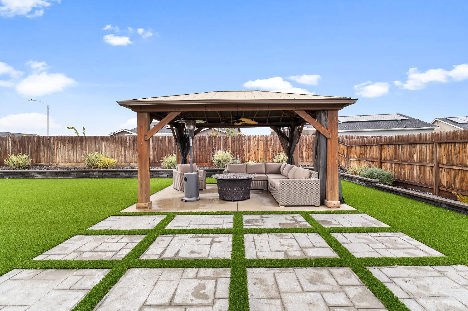 2476 W Bristol Ln, Hanford, CA 93230