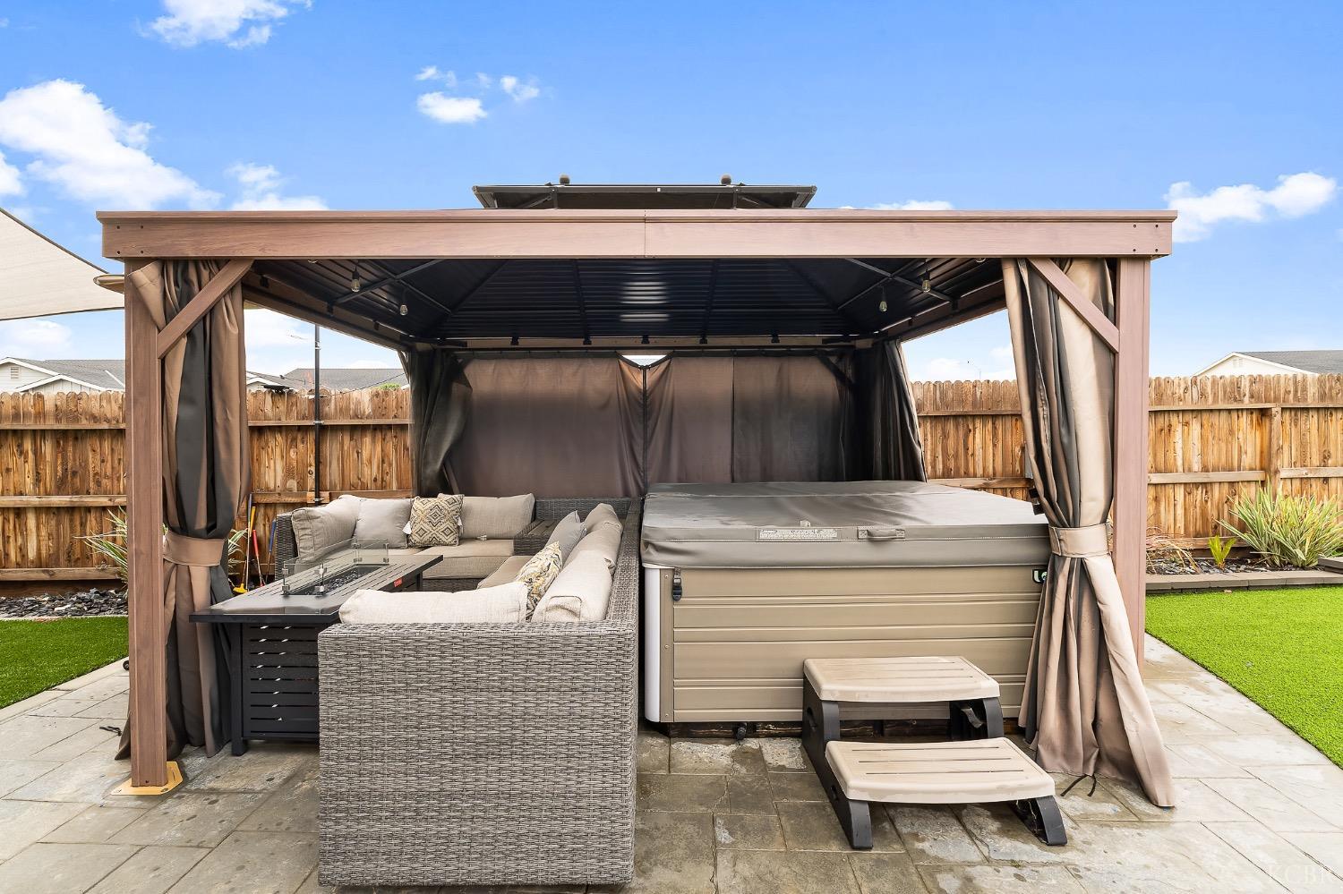 2476 W Bristol Ln, Hanford, CA 93230