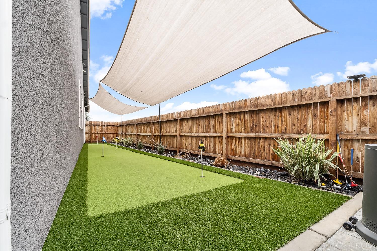 2476 W Bristol Ln, Hanford, CA 93230