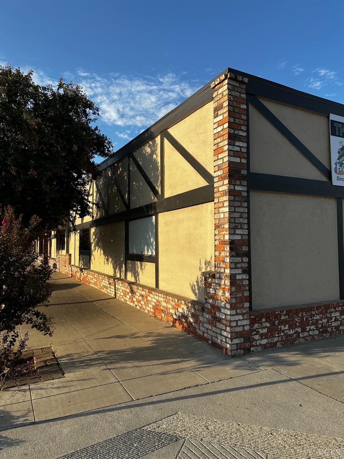 325 Fox St, Lemoore, CA 93245