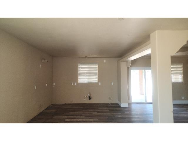 2091 E Nebraska Ave, Dinuba, CA 93618