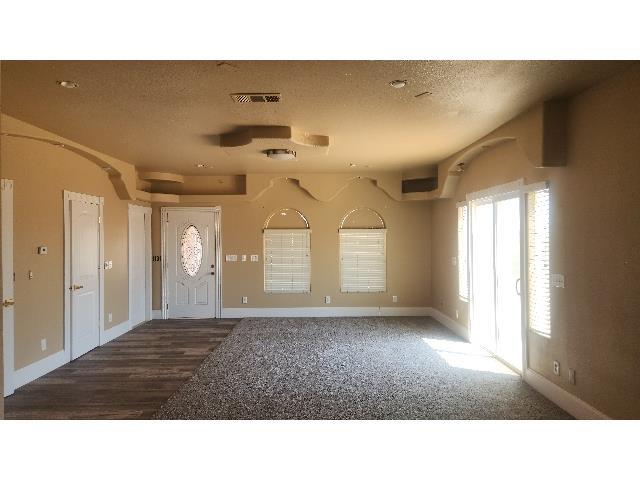 2091 E Nebraska Ave, Dinuba, CA 93618