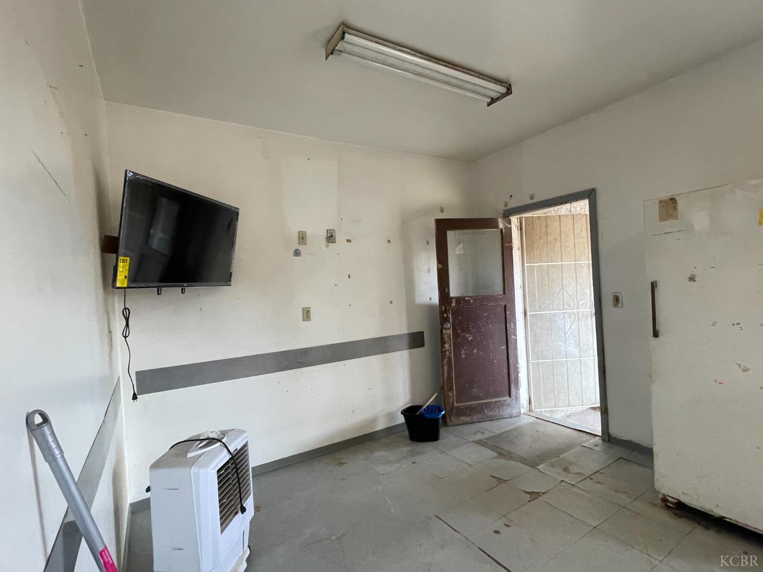 17059 Myrtle Ave, Huron, CA 93234