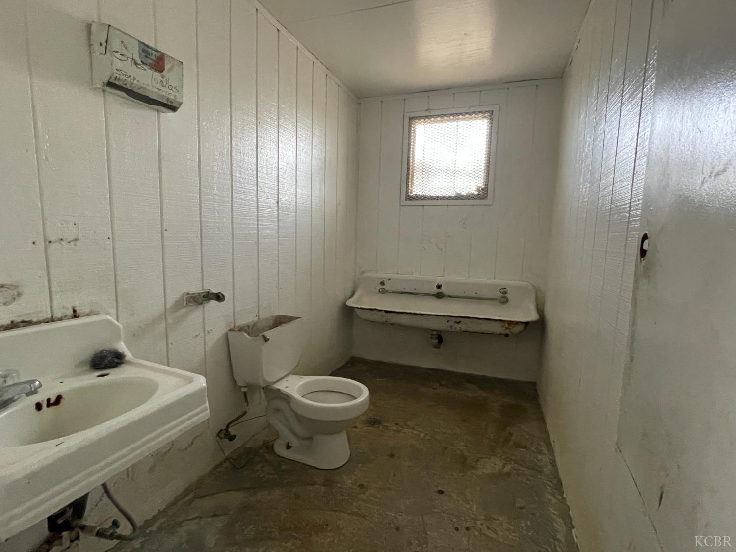 17059 Myrtle Ave, Huron, CA 93234