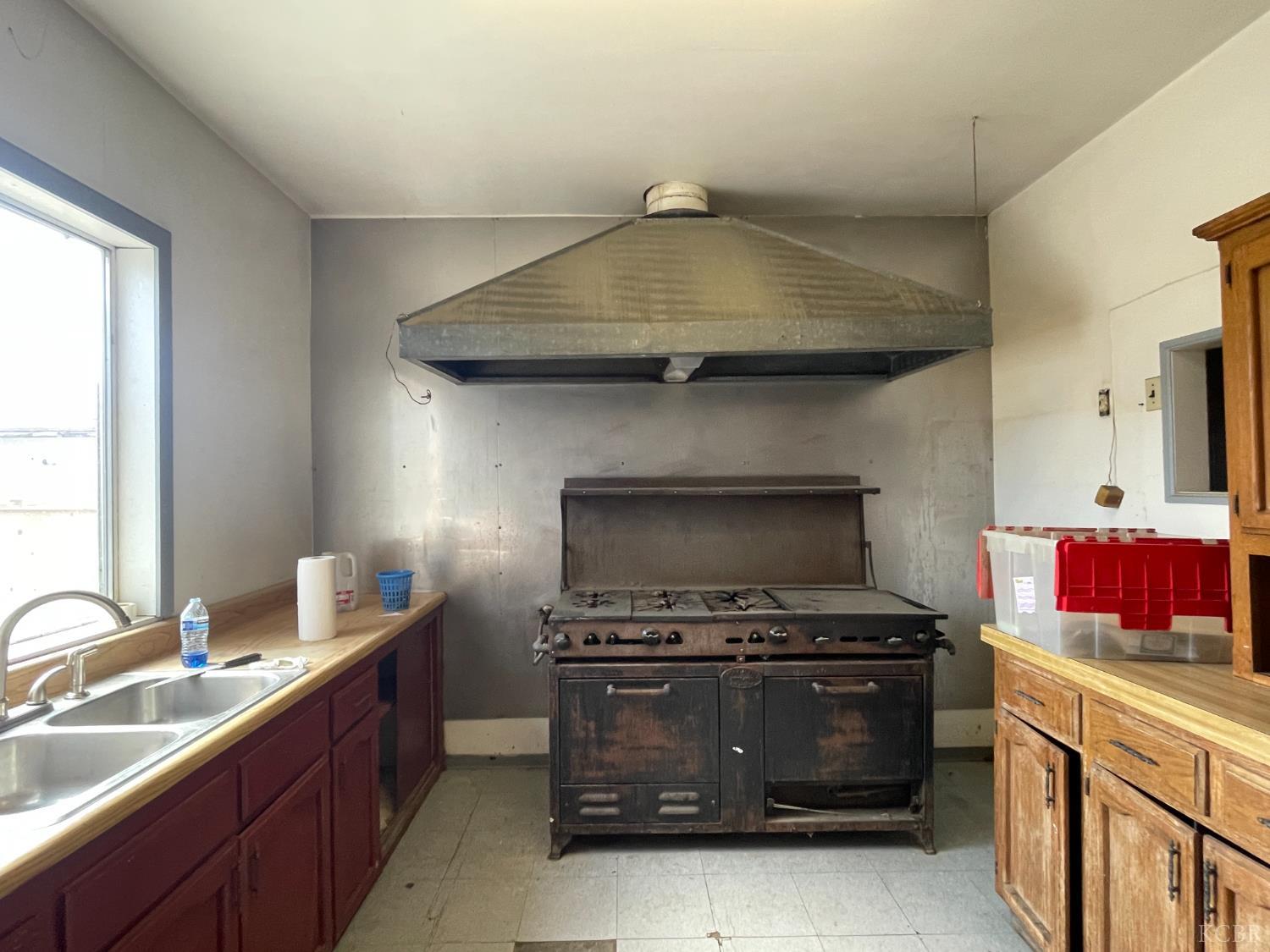 17059 Myrtle Ave, Huron, CA 93234