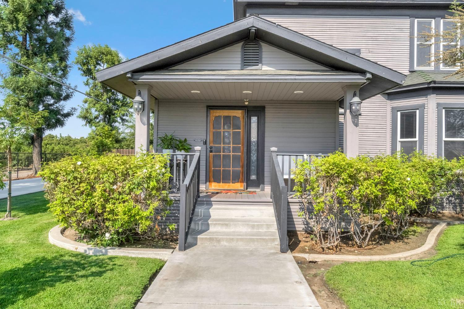 5775 N 11th Ave, Hanford, CA 93230