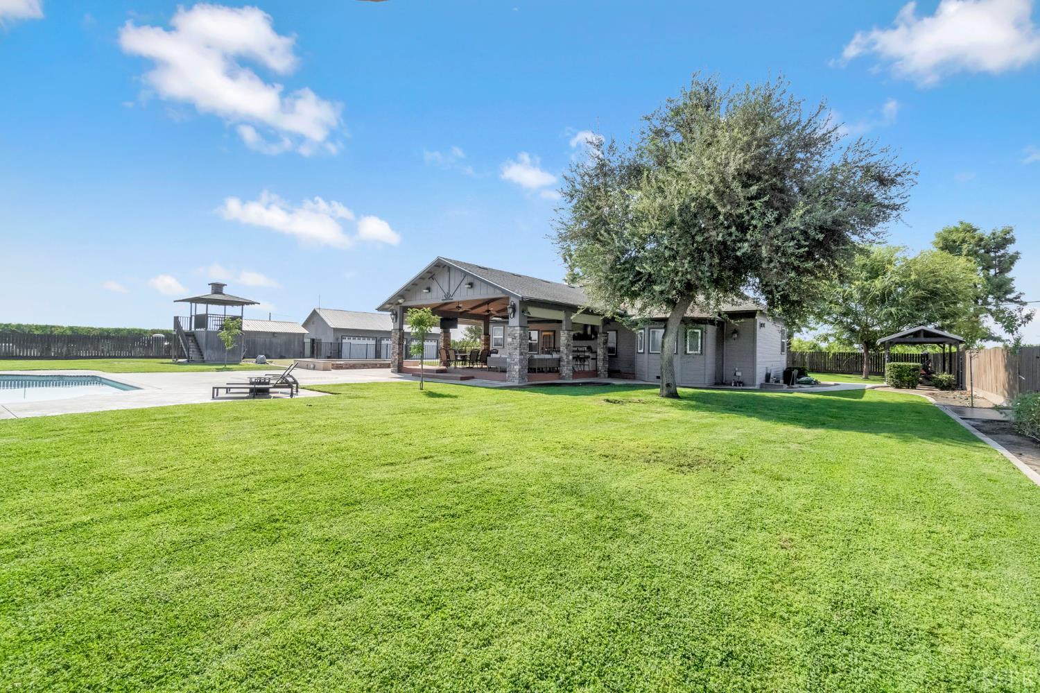 5775 N 11th Ave, Hanford, CA 93230