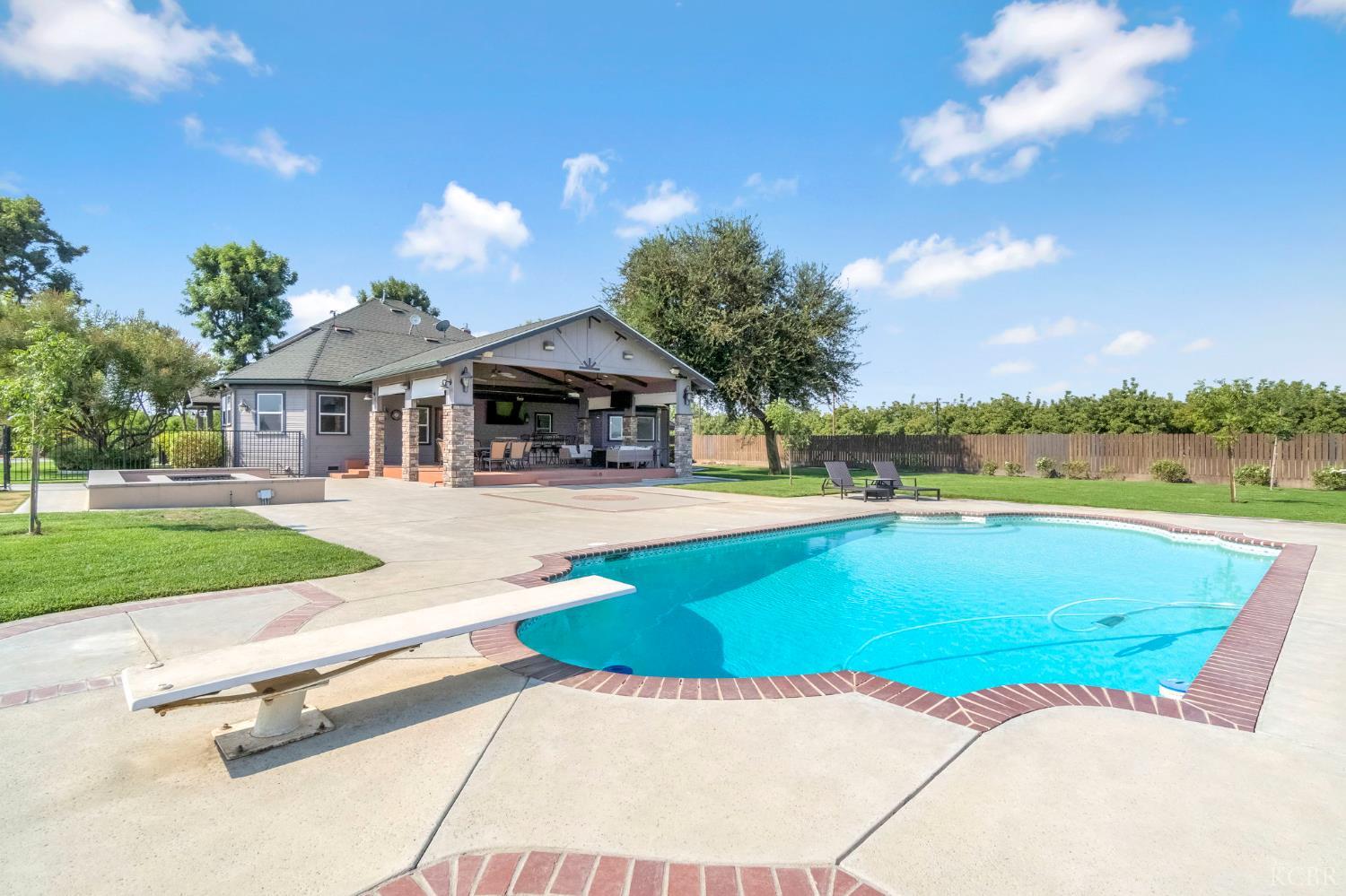 5775 N 11th Ave, Hanford, CA 93230