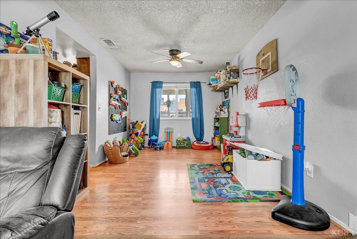 332 E Ash Ave, Hanford, CA 93230