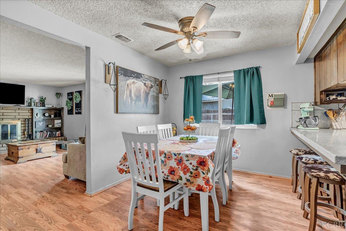 332 E Ash Ave, Hanford, CA 93230