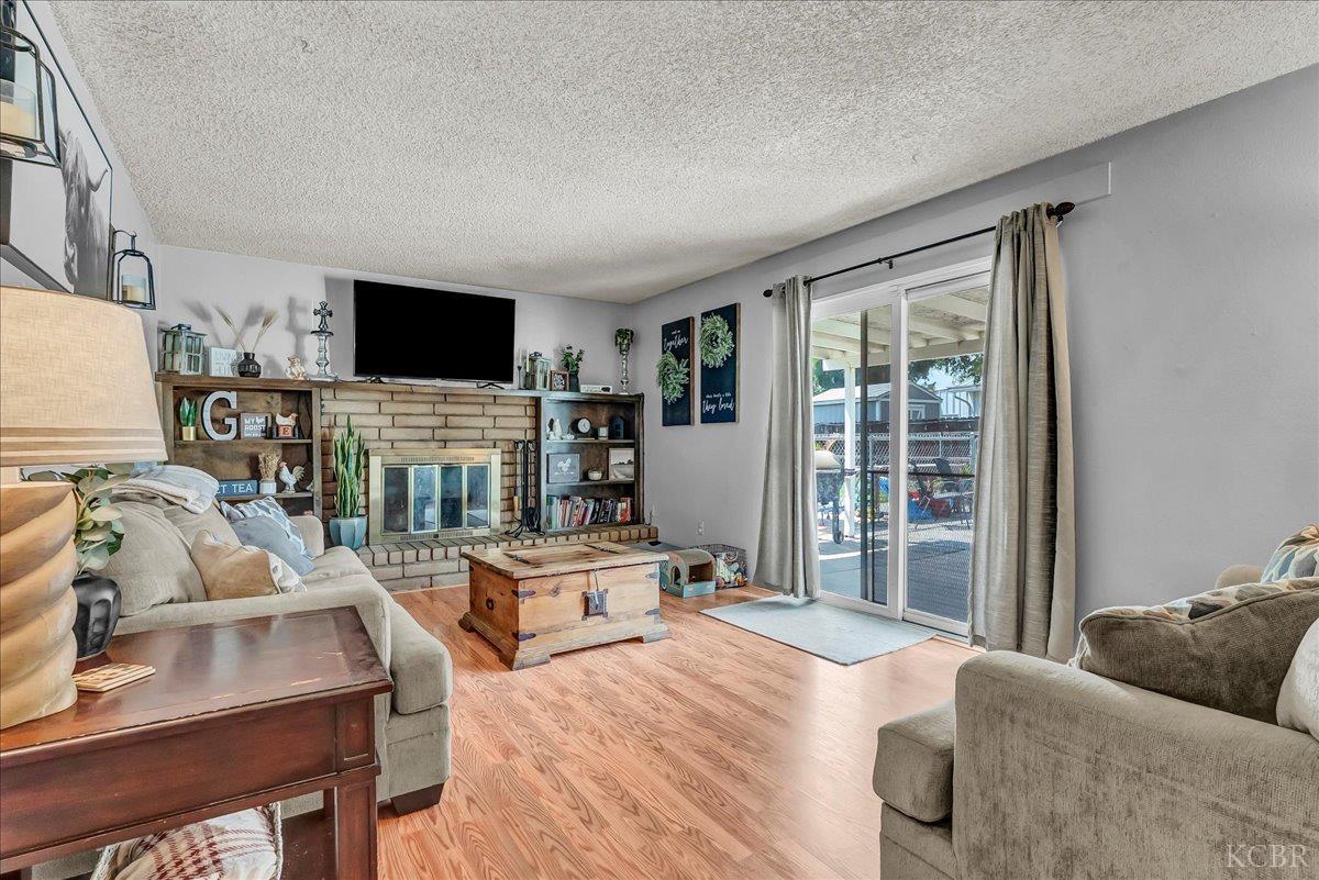 332 E Ash Ave, Hanford, CA 93230