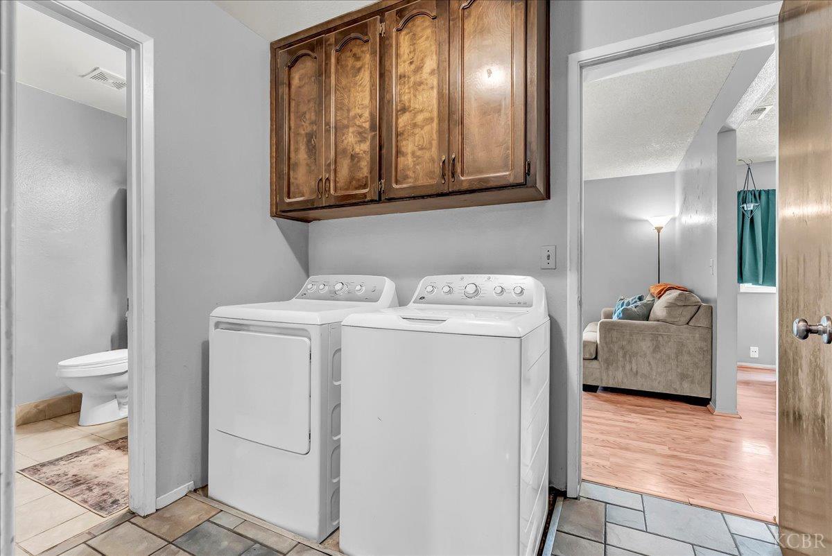 332 E Ash Ave, Hanford, CA 93230