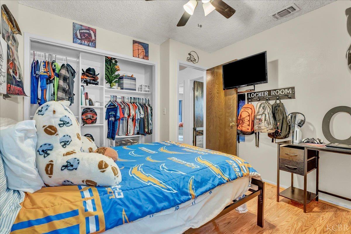 332 E Ash Ave, Hanford, CA 93230